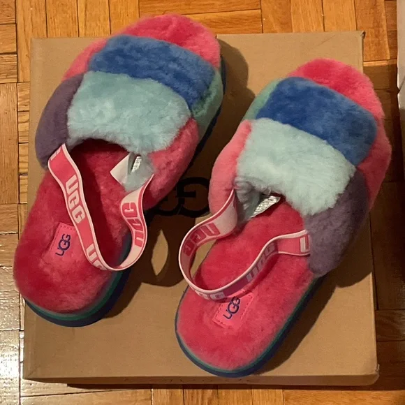 UGG Slippers - Picture 3 of 5